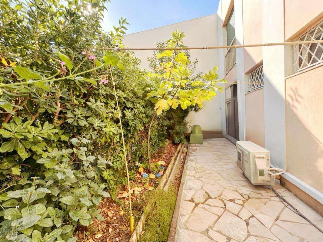  Cannes, plage du Midi — 3 pièces 80 m², aperçu mer, box fermé - photo 12