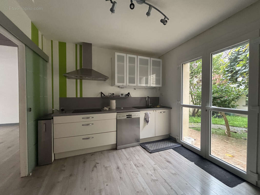 CHATILLON SUR SEINE : proche du centre ville ,maison rénovée de 120 m2 avec grange de 100m2 et cour - photo 4