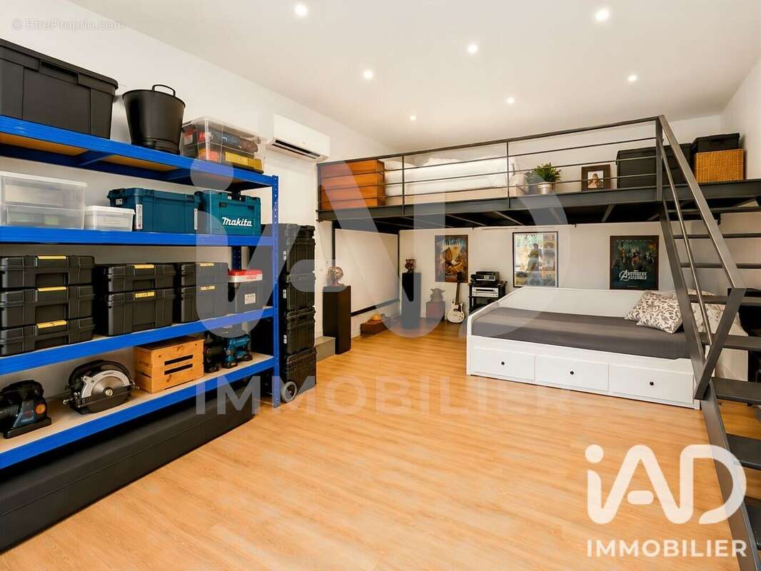 Photo 8