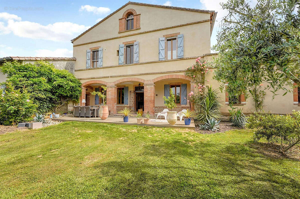 HAUTE-GARONNE - près de Toulouse - Manoir du XVIIe siècle avec maison d'amis, piscine et potentiel de revenus . - photo 18