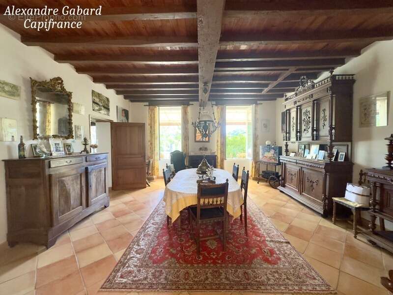 Maison en pierres 230 m² - 4 chambres - Terrain 7 370 m² - Piscine - Dépendances - photo 5