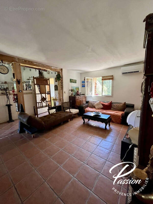 Maison à SAINT-CHAMAS