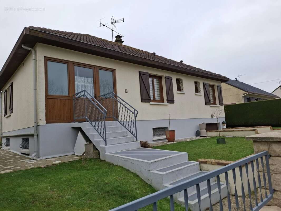 Maison à FEUQUIERES