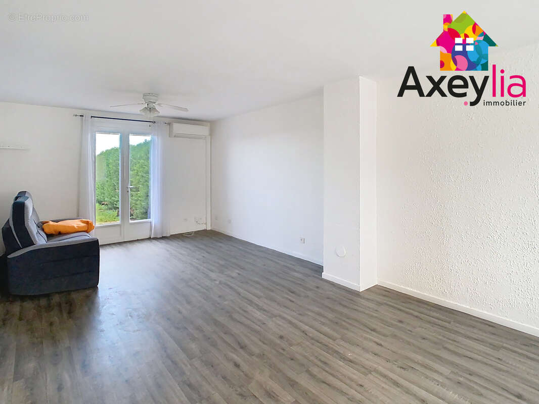 Maison à COMMELLE-VERNAY