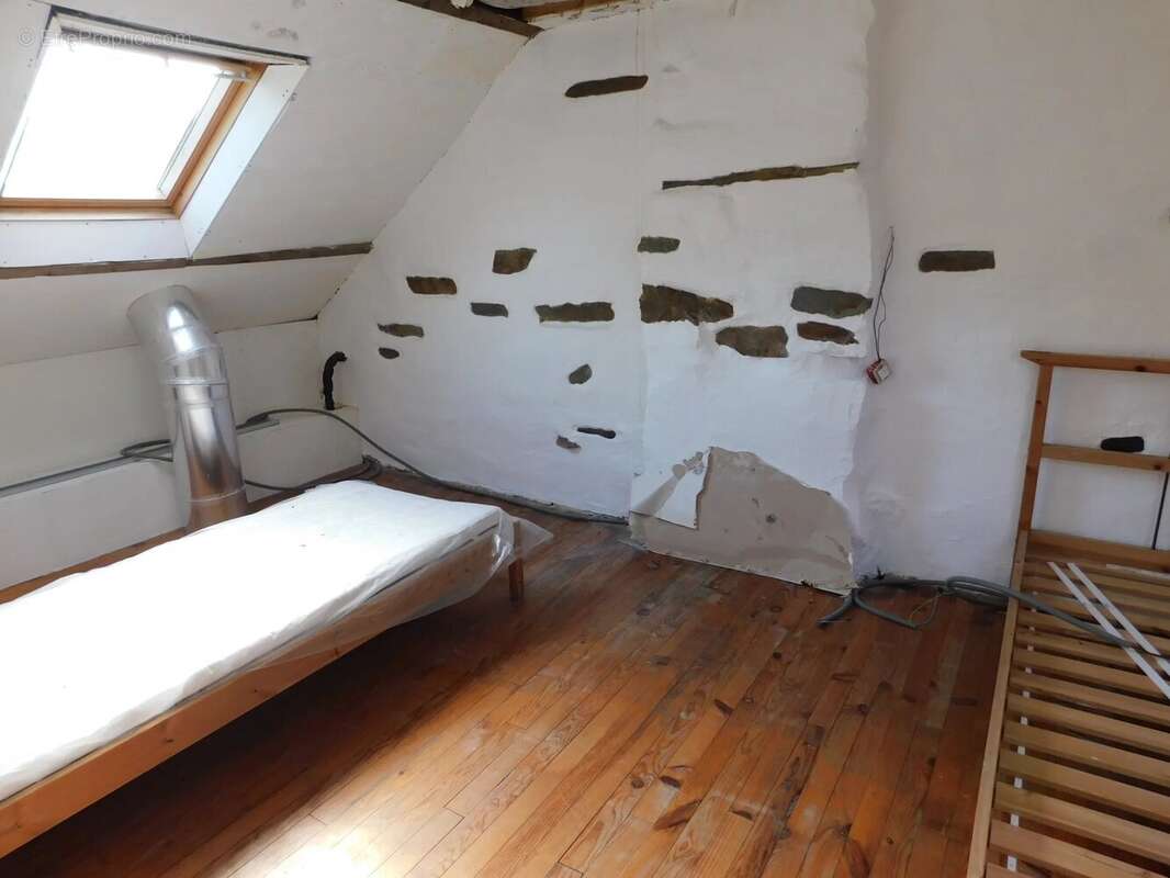 Saint-hernin maison en pierre à renover - photo 9
