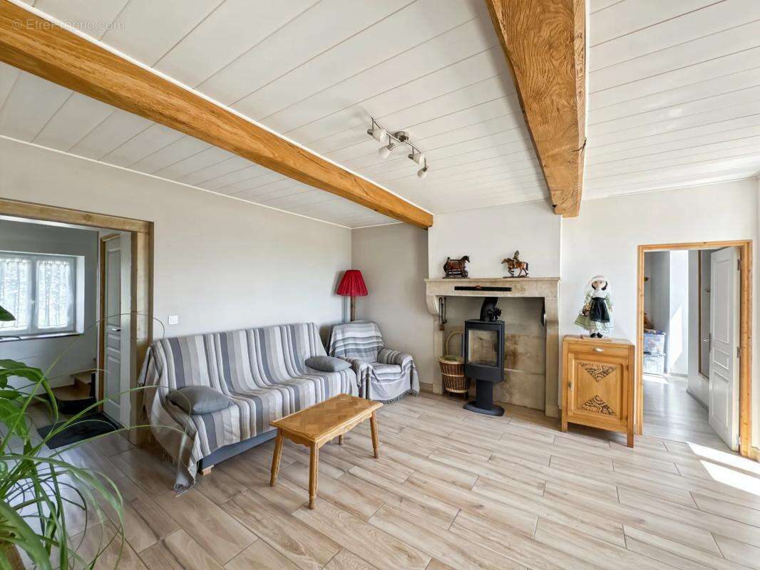 Maison à SAINT-LAURENT-EN-BRIONNAIS