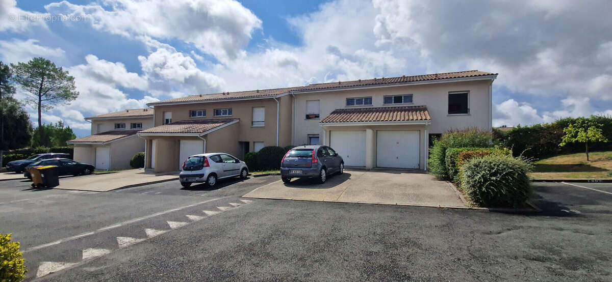 Maison à SAINT-YZAN-DE-SOUDIAC