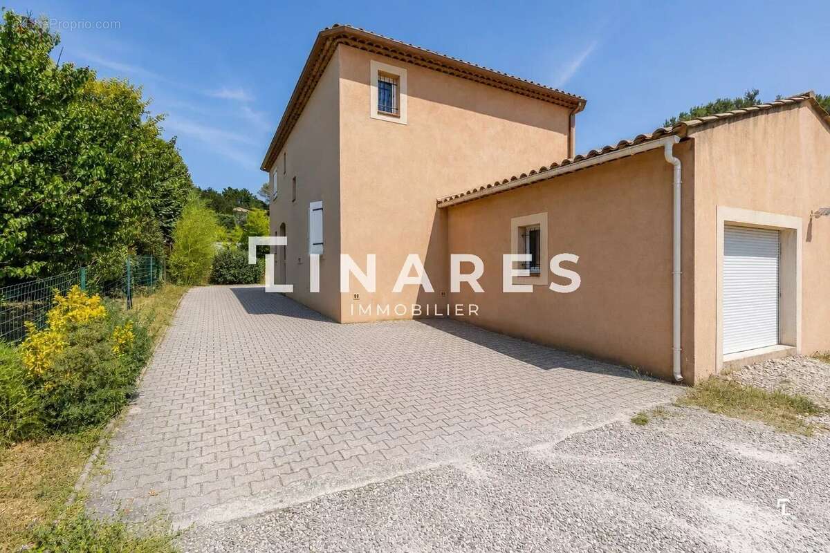 ÉVIDENCE- Maison T6 de 180m2 - Piscine - Terrain de 1000m2 - Garage - 13720 BELCODENE - photo 17