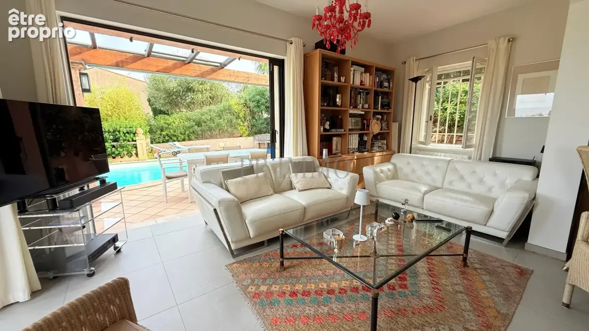 Les Issambres   Villa de plain-pied rénovée, vue mer, piscine, au calme sans vis-à-vis - photo 6