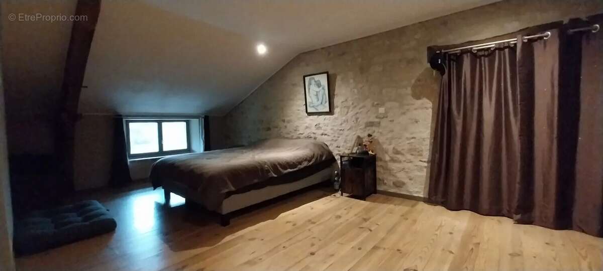 Maison à PUYLAROQUE