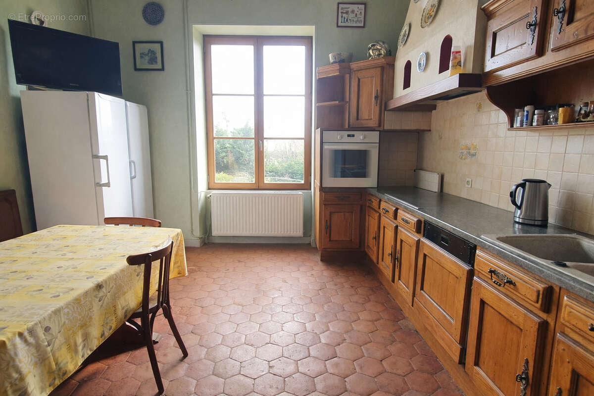 Maison à DUN-SUR-AURON