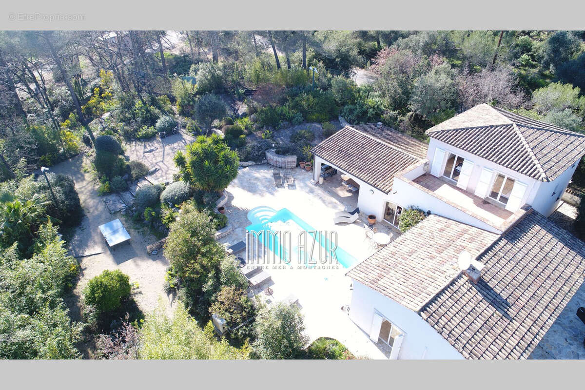 Maison à TOURRETTES-SUR-LOUP