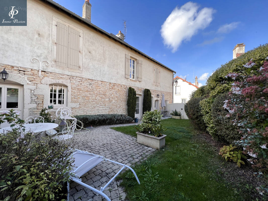 Maison à FLEUREY-SUR-OUCHE