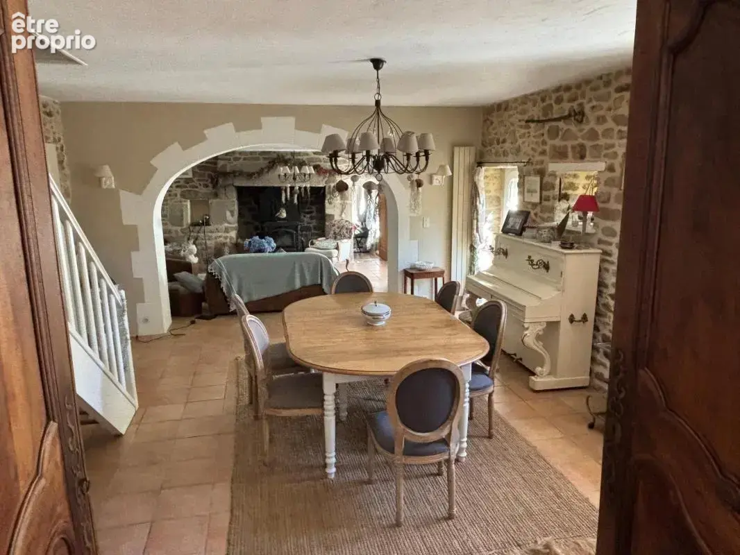 Belle longère de charme avec toit de chaume, piscine et dépendance - photo 4