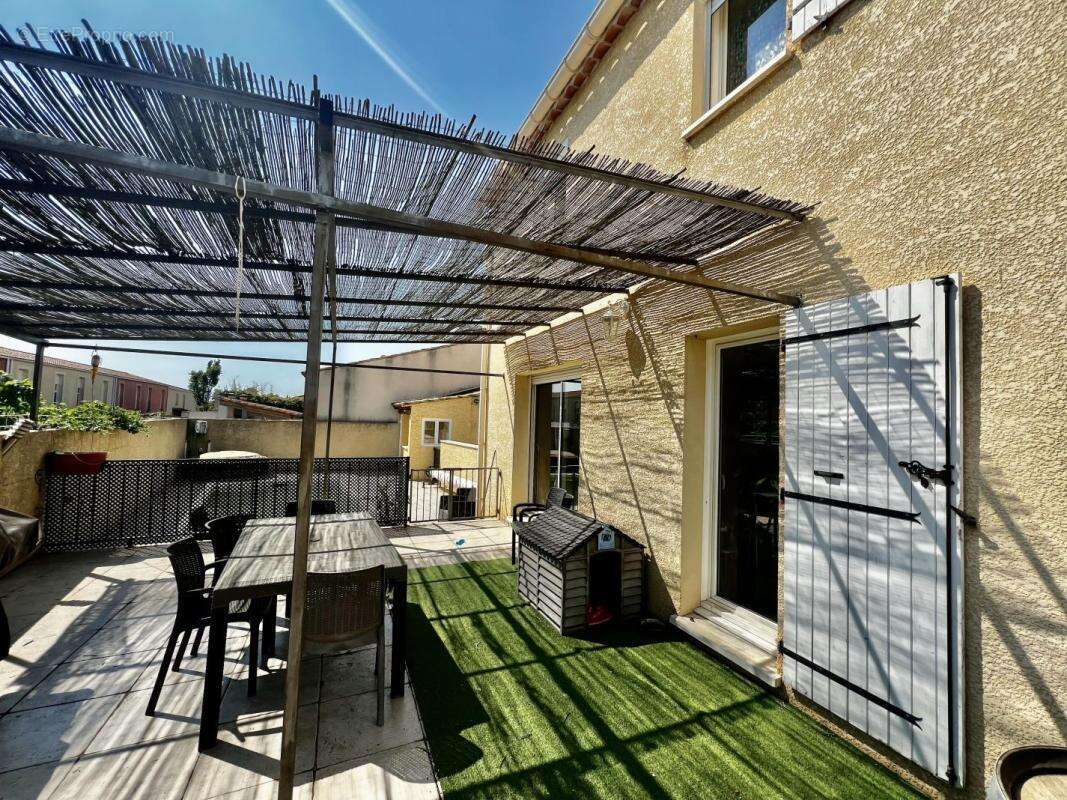 Maison 100 m² à Saint-Gilles  - photo 2