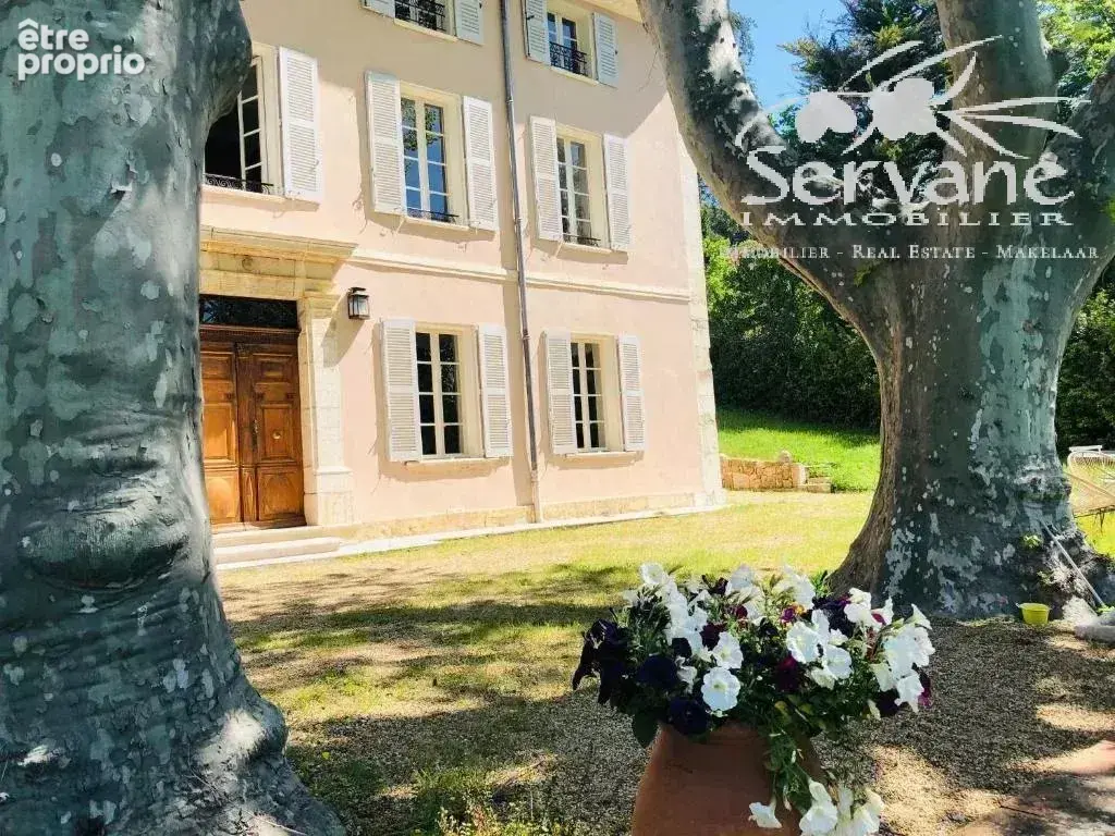 Aups elegante maison bourgeoise avec piscine - photo 3