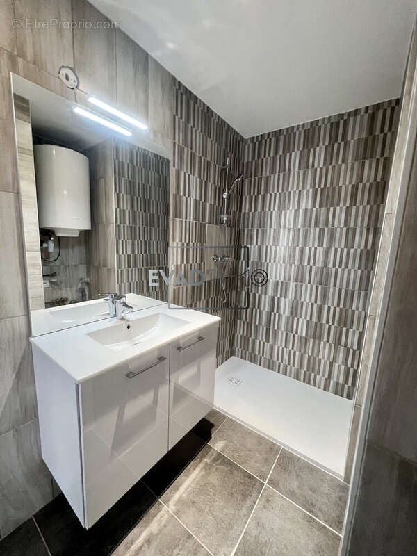 Appartement à CHAZELLES-SUR-LYON