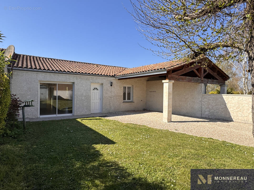 Maison à BARBEZIEUX-SAINT-HILAIRE