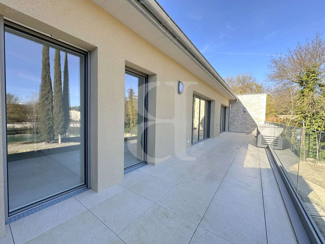 Appartement à L'ISLE-SUR-LA-SORGUE