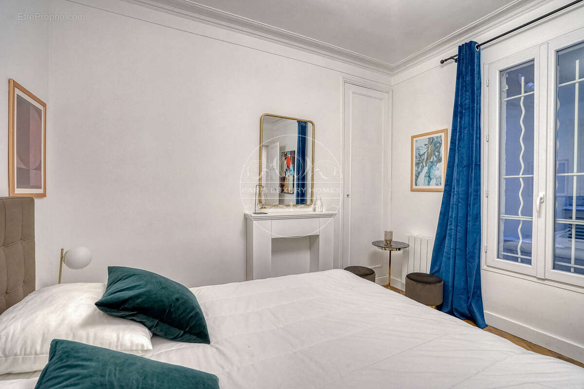 Appartement à PARIS-1E