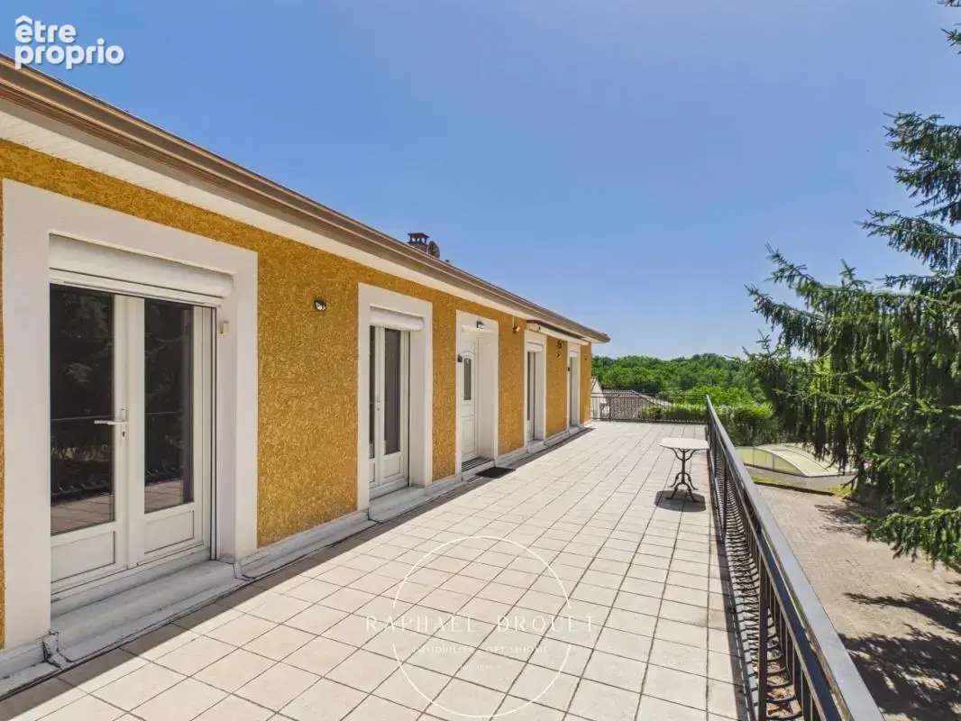 Jardin (38200) - Propriété familiale (196 m2) avec jardin, garage, atelier, et potentiel de valorisation foncière à 5 min de Vie - photo 4