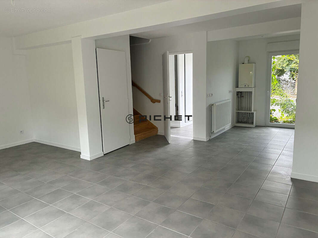 Maison à MONTLOUIS-SUR-LOIRE