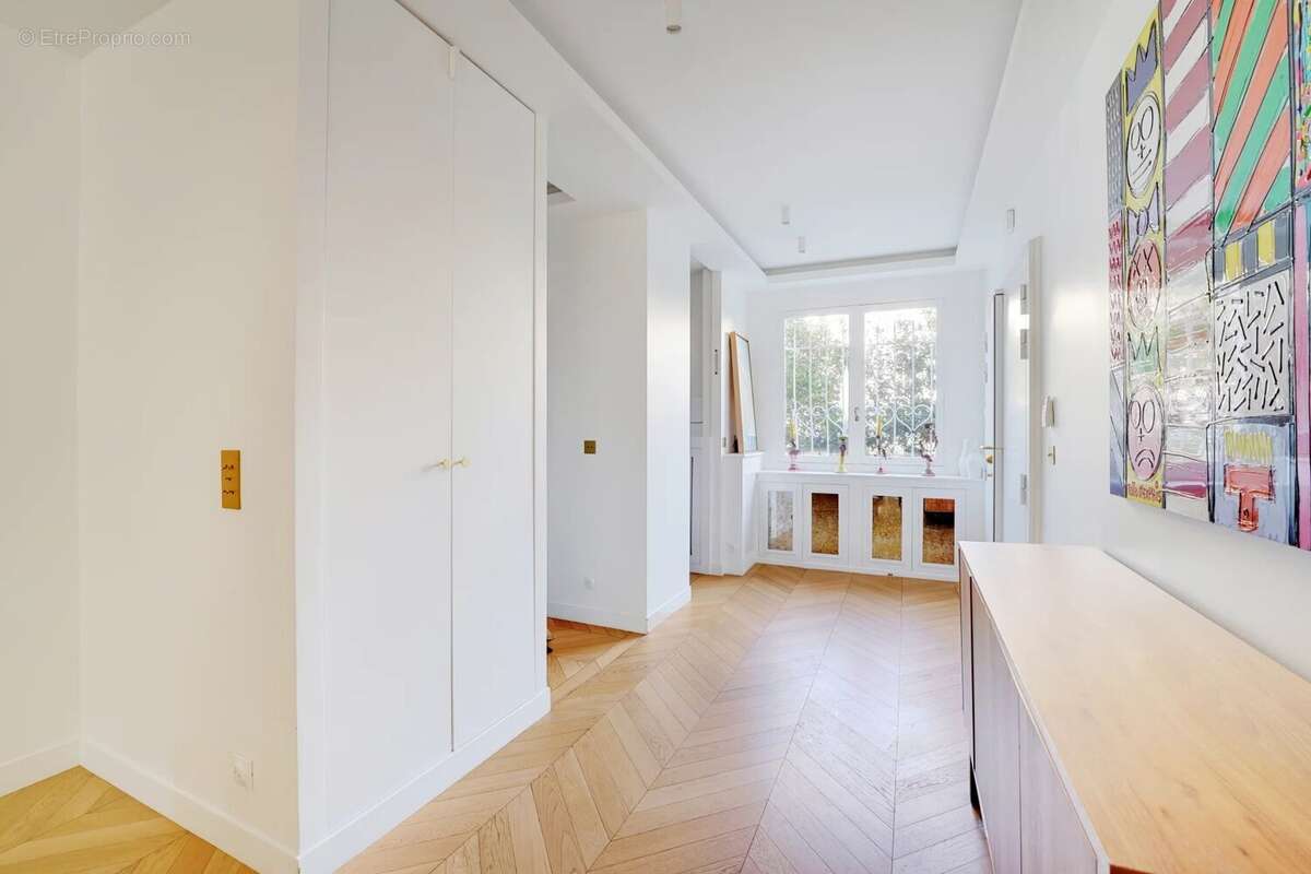 Appartement à PARIS-16E