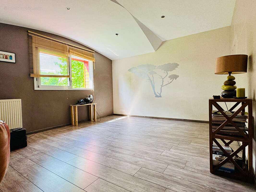 Maison contemporaine 4 chambres (5 possible) et jardin de 710m2 - photo 12