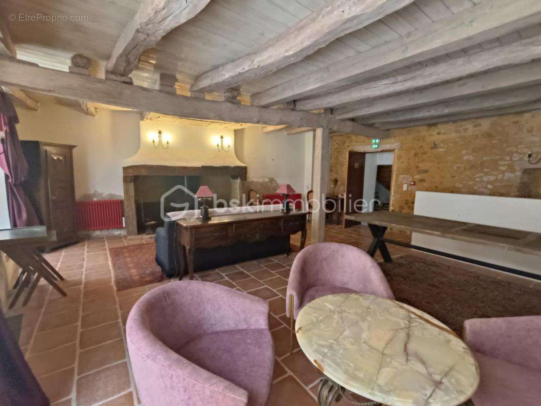 Commerce à SARLAT-LA-CANEDA