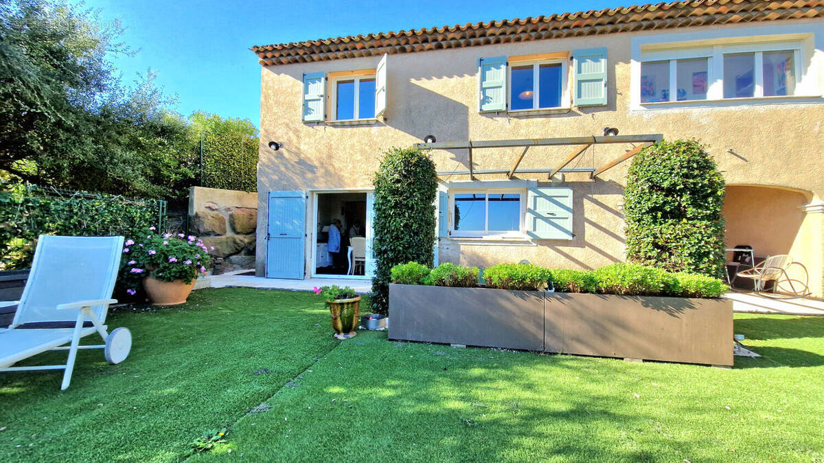 Maison à LES ADRETS-DE-L&#039;ESTEREL