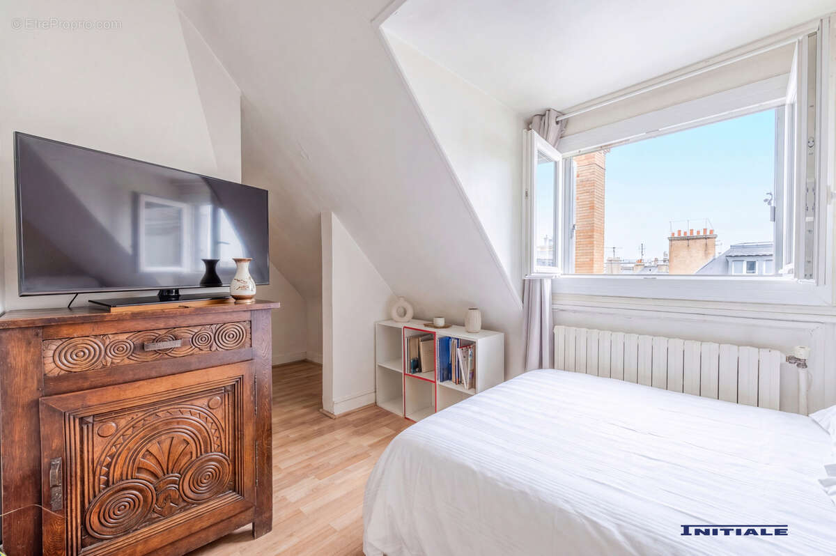 Studette charme Paris 15/7ème 240 000€ - photo 2