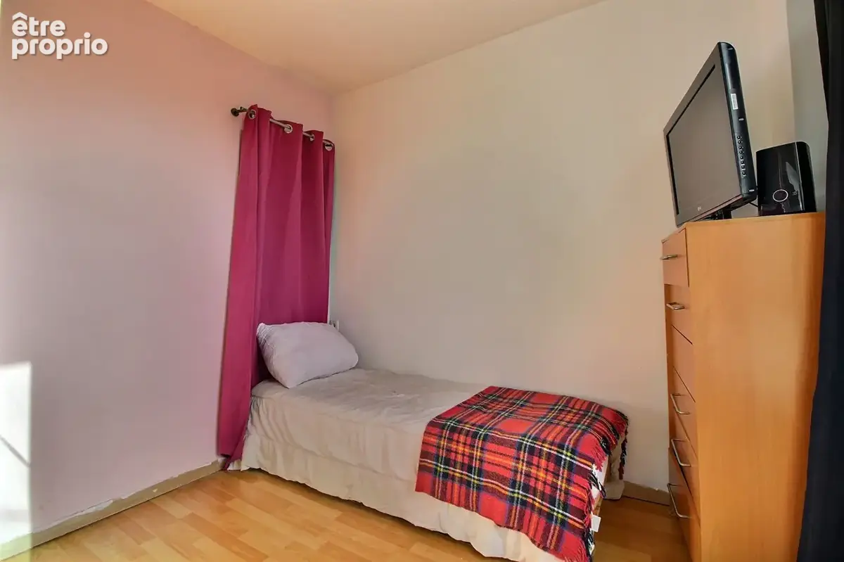Quartier PLATEAU - Maison 5 pièces 82m²+ Appartement 3 pièces 33m² - photo 8