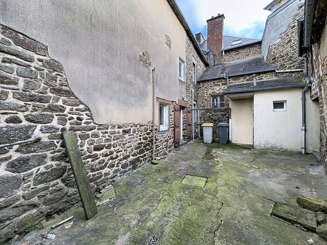Maison à MINIAC-MORVAN