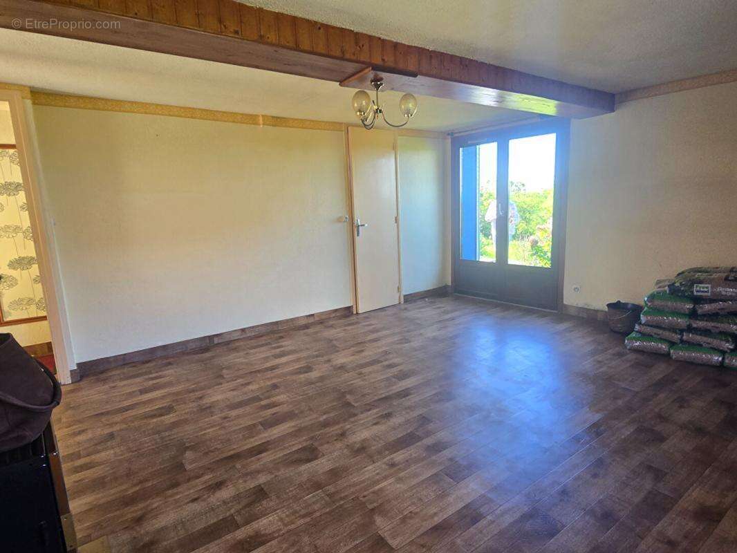 Maison à LE MAYET-DE-MONTAGNE