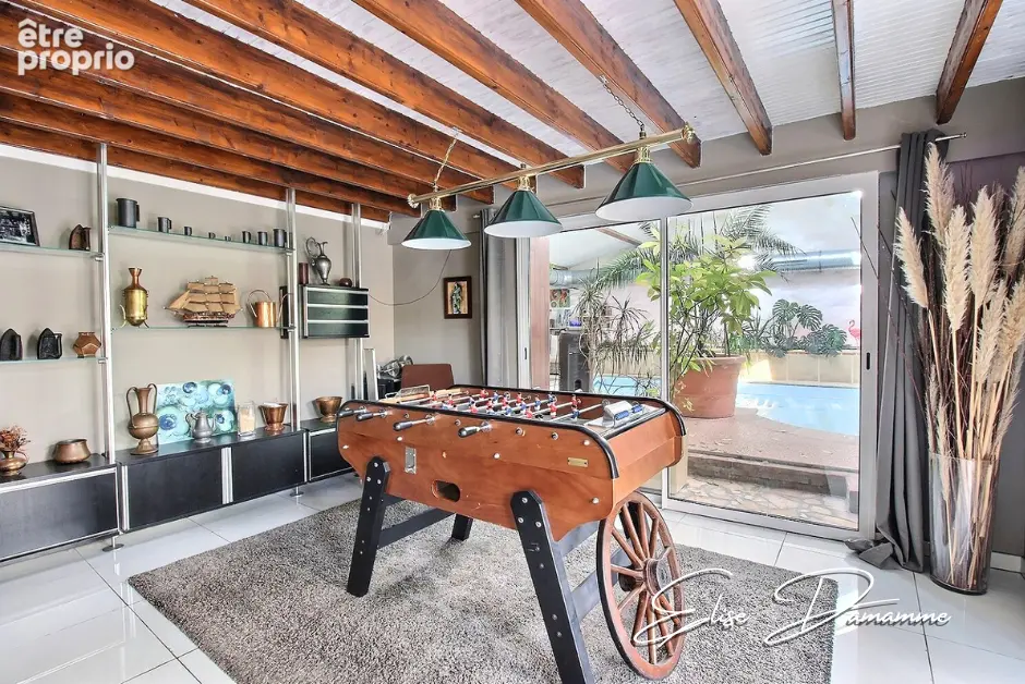 Laissez-vous surprendre: Grande maison 5 chambres, piscine intérieure, salle de billard, jardin, garage double - photo 4