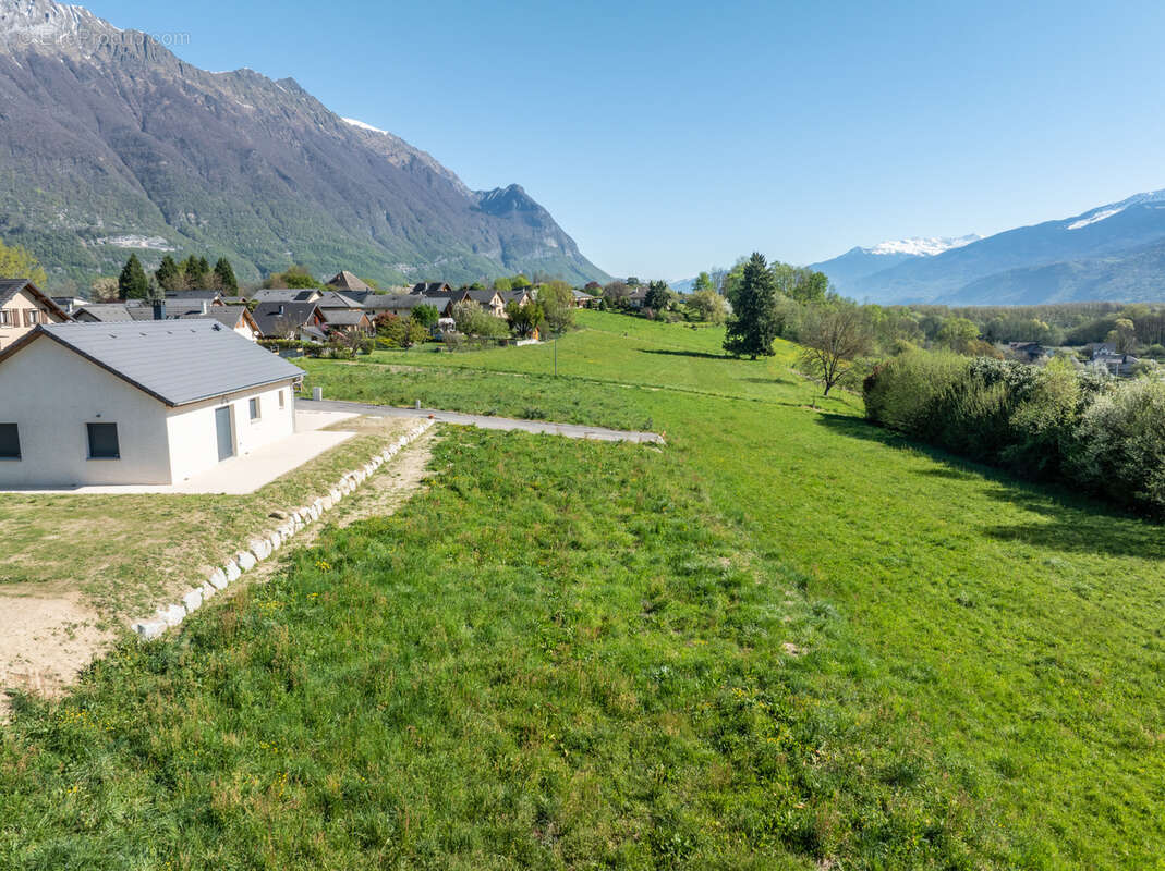 Terrain à CHAMOUSSET