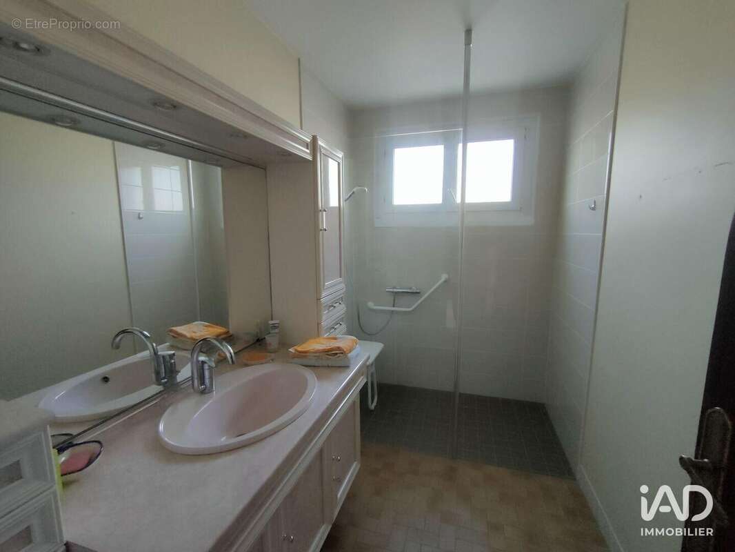 Maison 122 m² à Besse-Sur-Braye  - photo 6