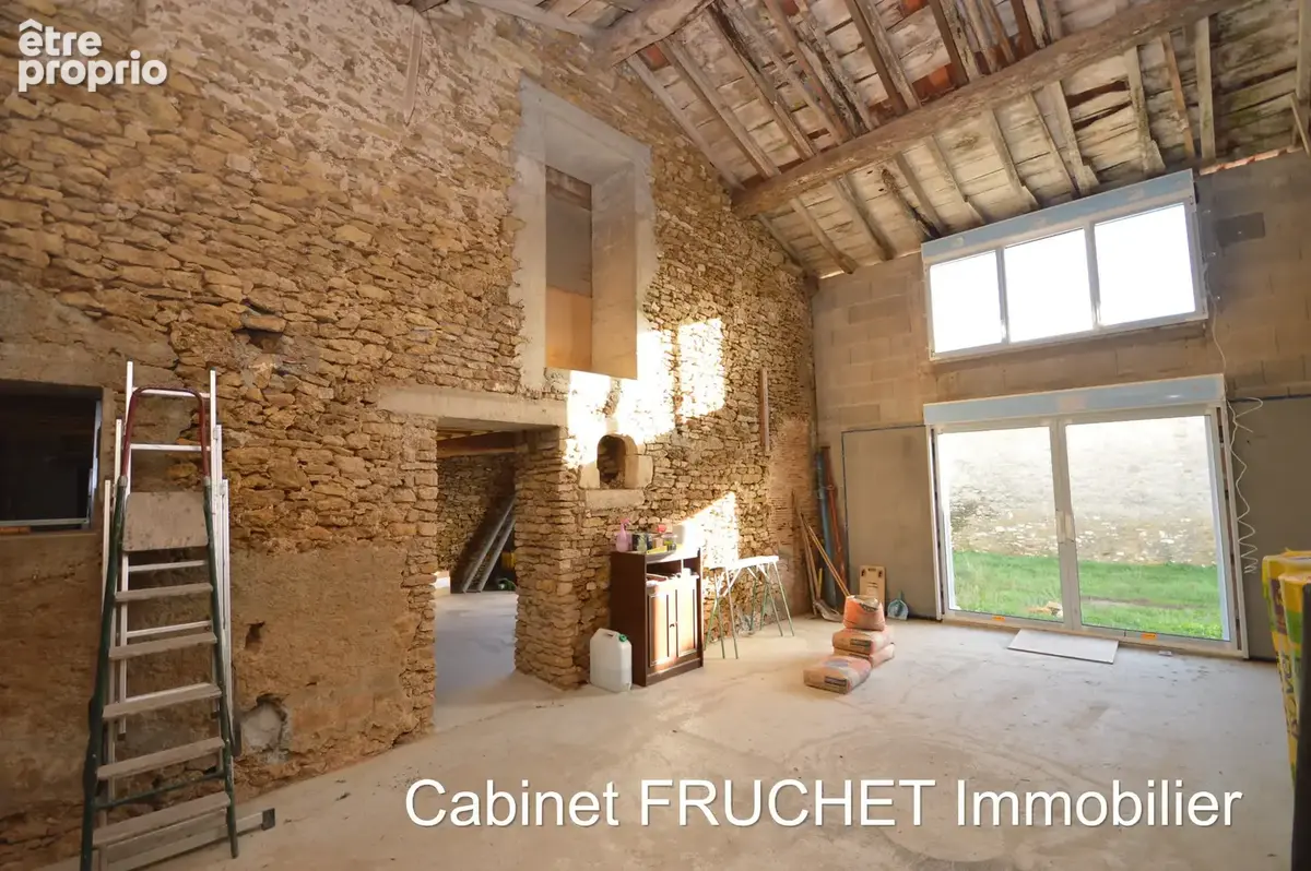 Proche CHANTONNAY - Grande maison en pierre en cours de rénovation. - photo 3