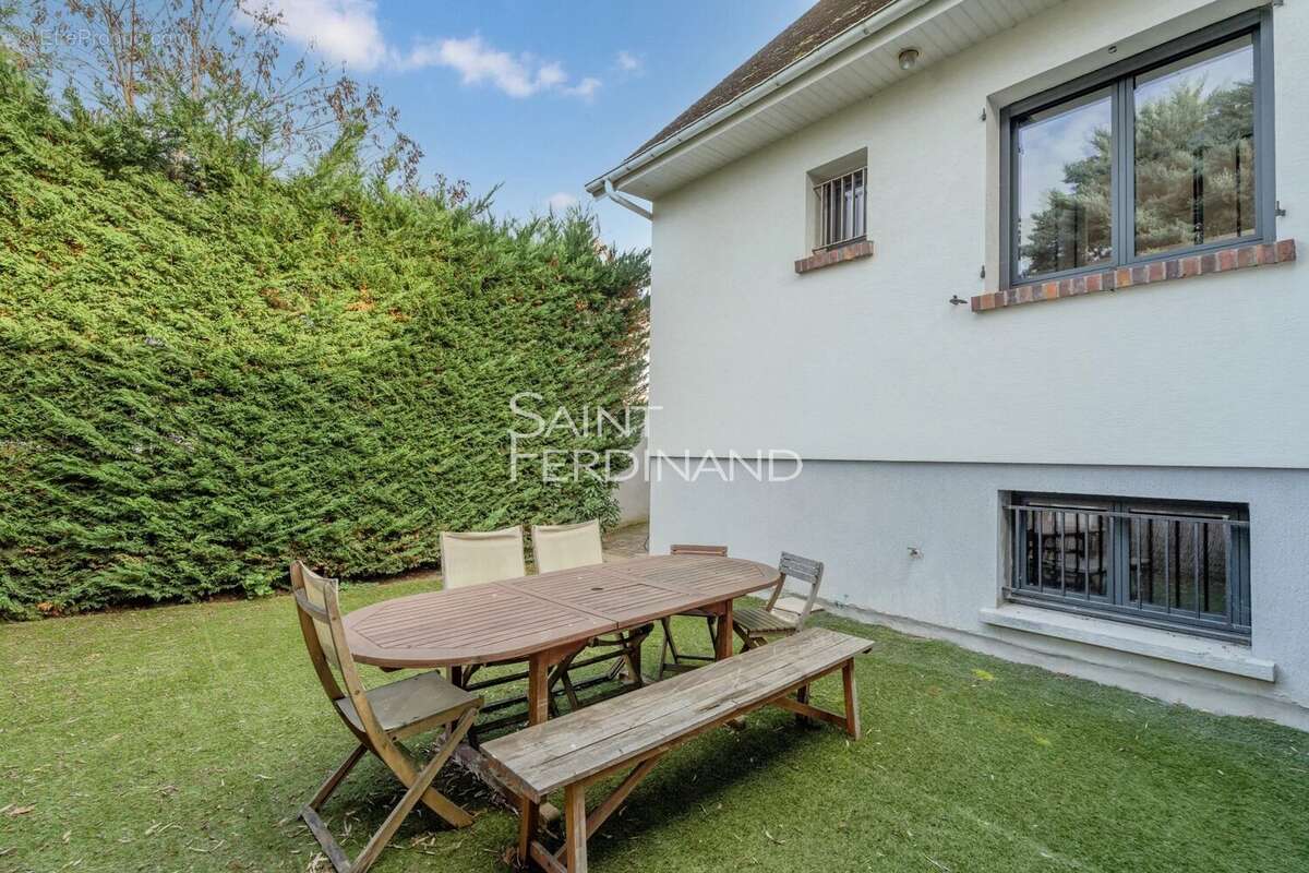 Maison à SARTROUVILLE