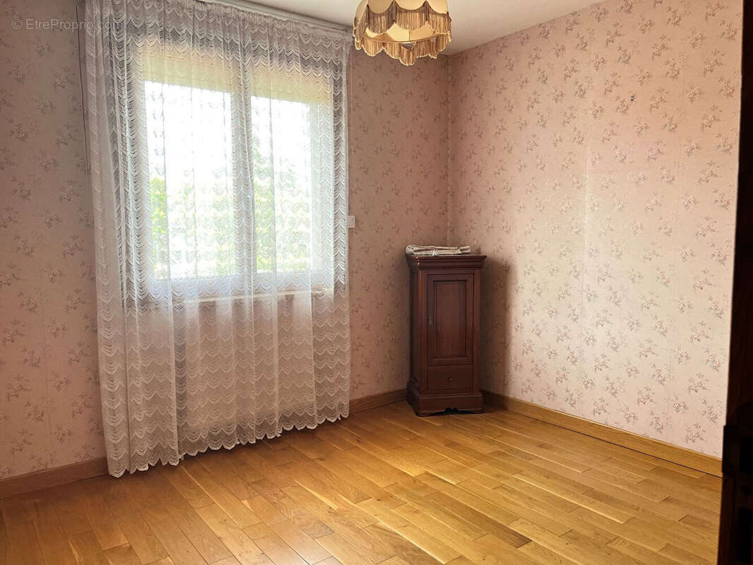 Maison à SAINT-DENIS-DE-L&#039;HOTEL