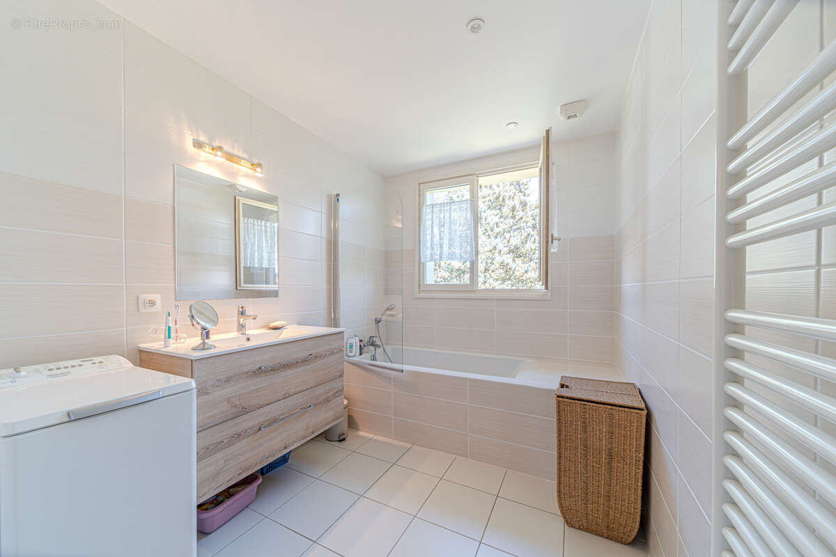 Maison à LES AVENIERES