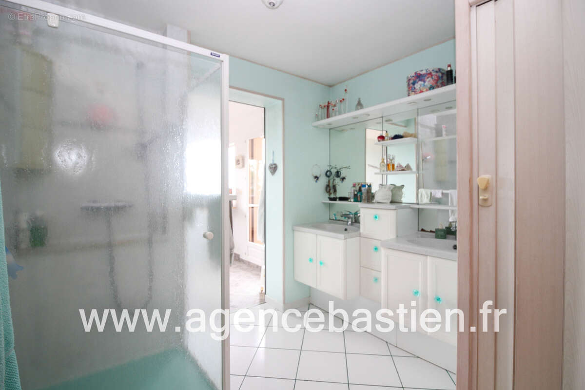 THOIRY   Villa 183 m2 - Vue Mont-Blanc - Studio indépendant - DPE C - Terrain 800 m2 - photo 12