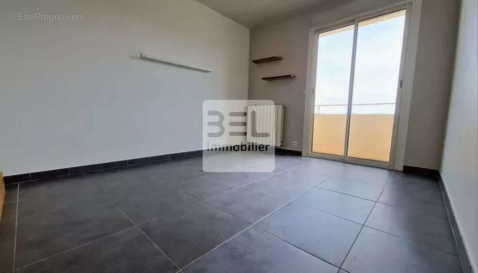 Appartement à BAGNOLS-SUR-CEZE