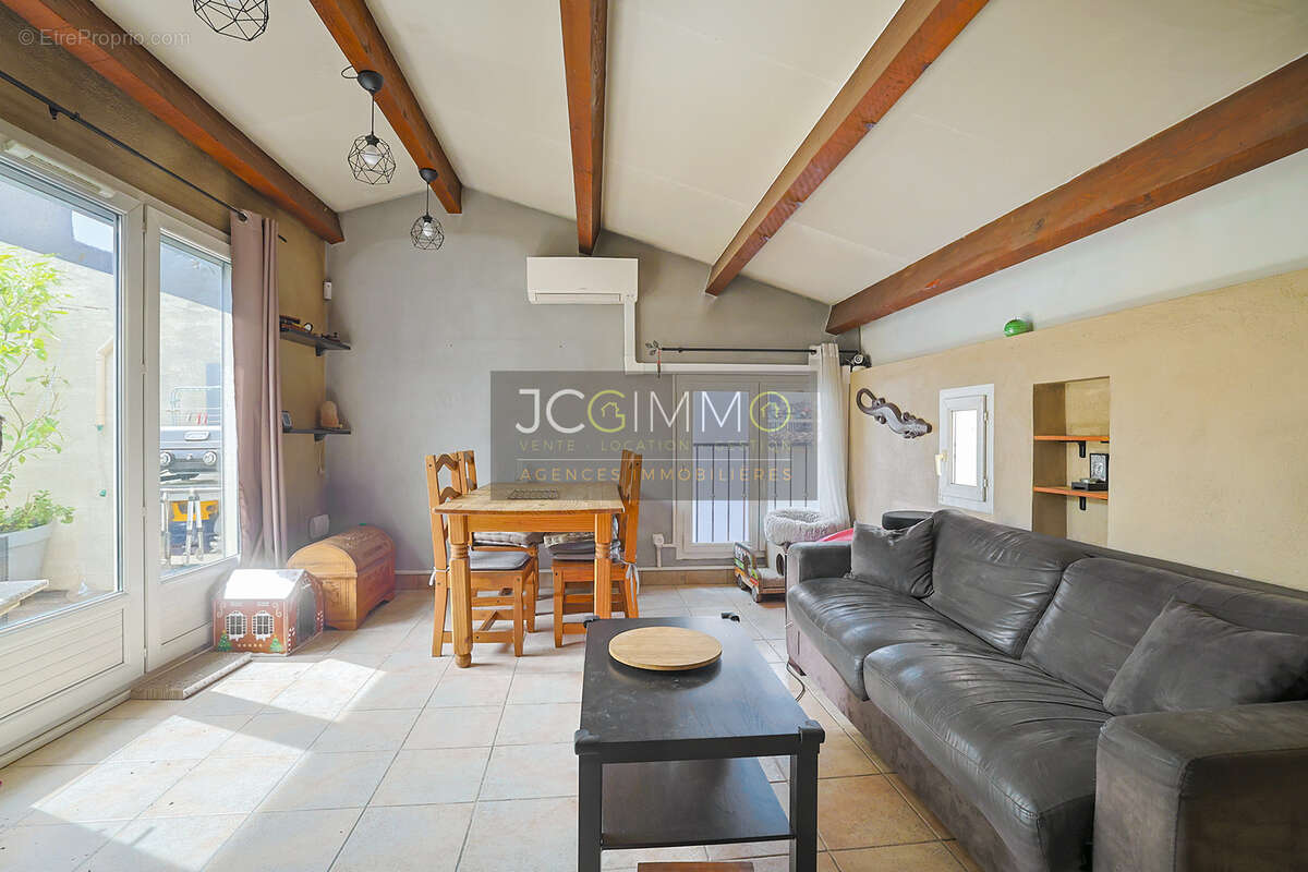 Appartement à CUERS