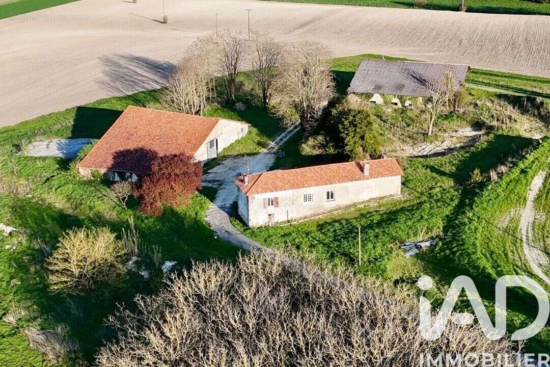 Maison 152 m² à Nanteuil-Auriac-De-Bourzac  - photo 7
