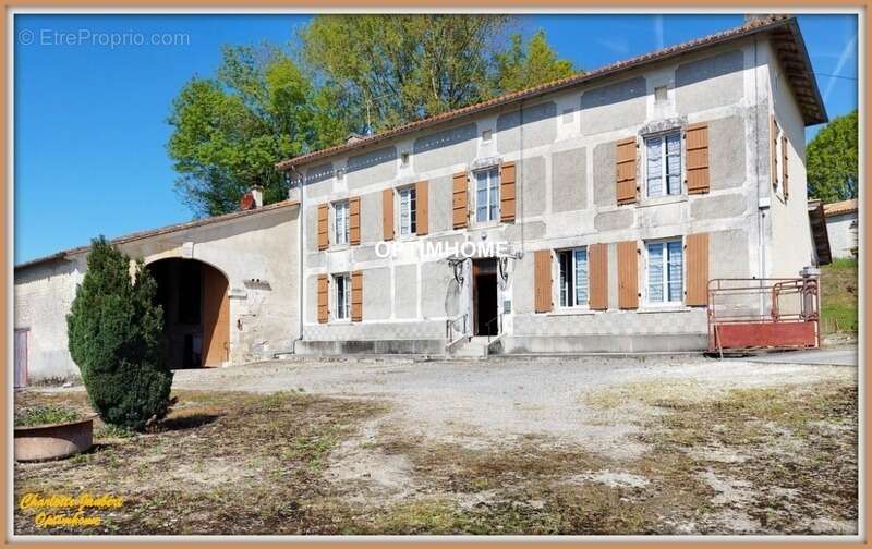 Maison à BARBEZIEUX-SAINT-HILAIRE