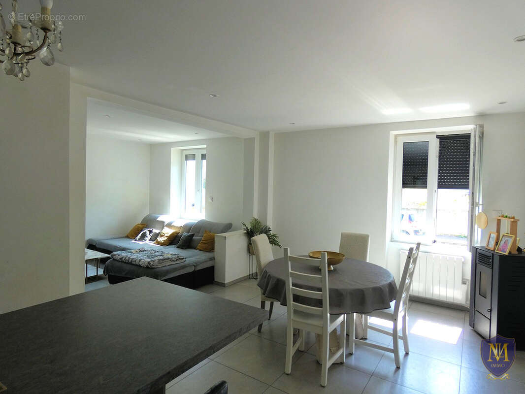 Saint-louis proche centre maison 5 pièces sur 4,20 ares de terrain - photo 2