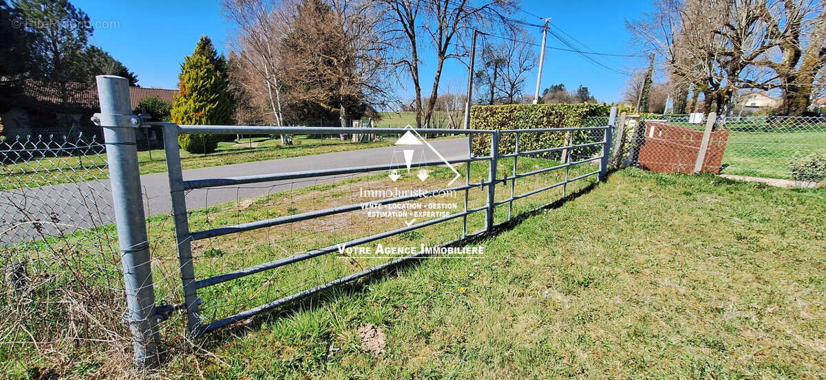 Terrain à SAINT-JUST-LE-MARTEL