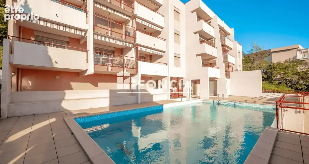 COUP DE CŒUR – Un appartement rare dans un cadre privilégié T3 rénové avec vue mer exceptionnelle – - photo 12