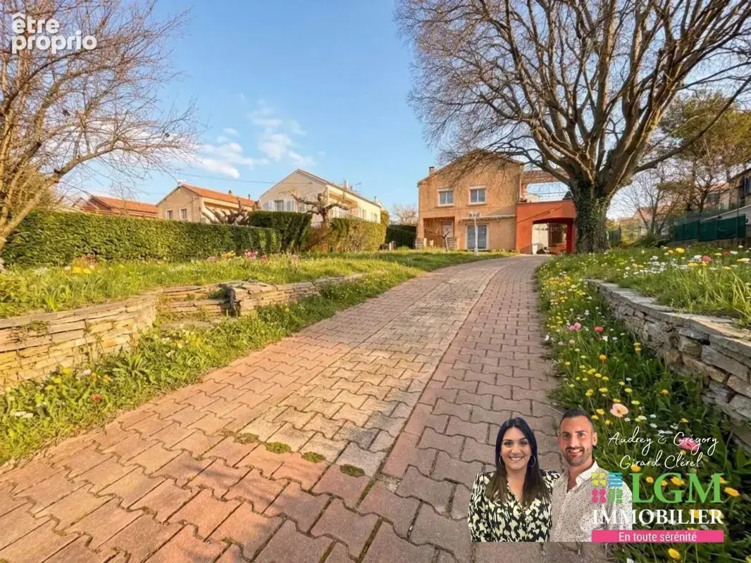 Maison familiale 2 grands appartements, grande terrasse et terrain divisible de 927 m² - photo 8